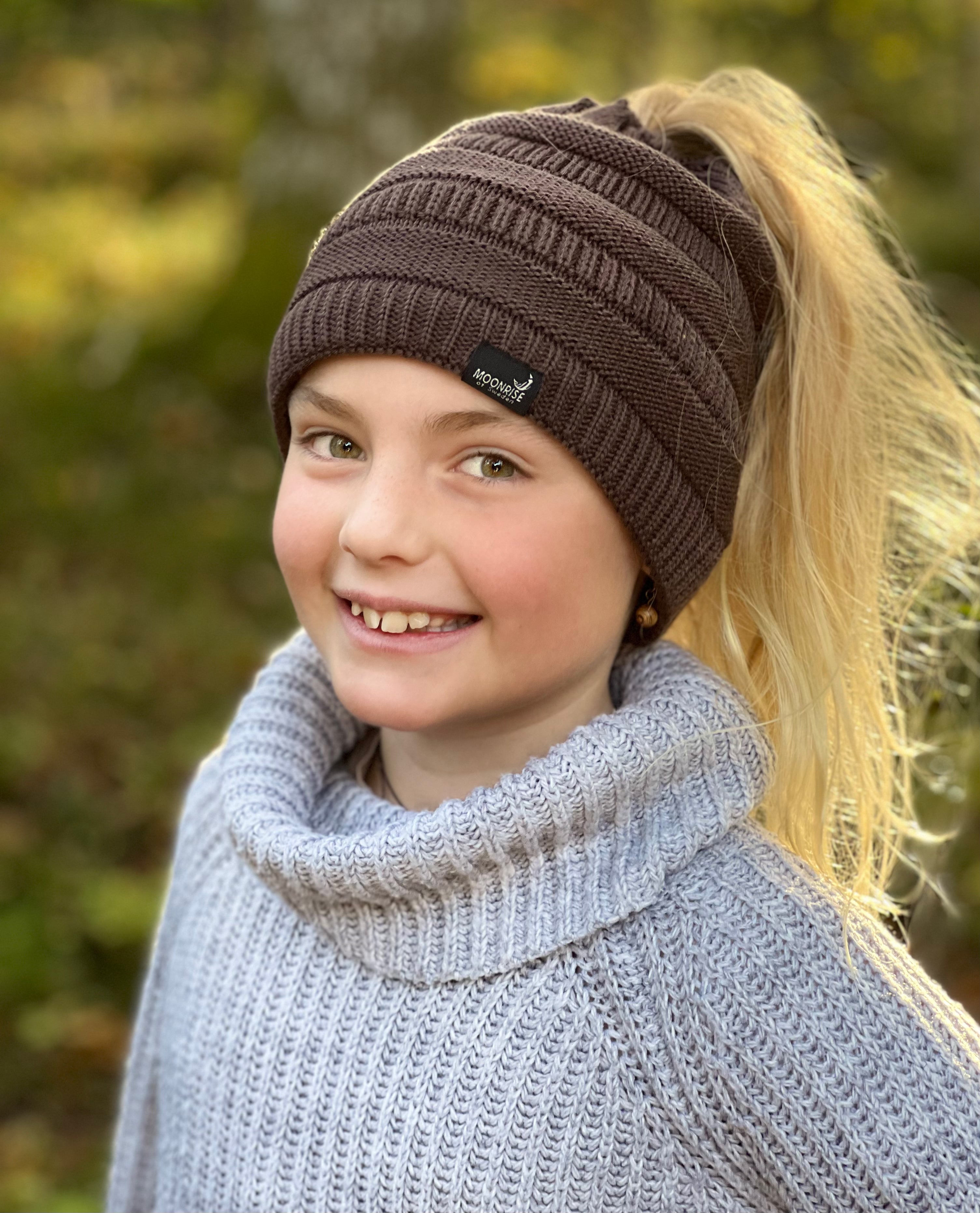 Tjej med Beanie Hairdue Moonrise of Sweden Mössa